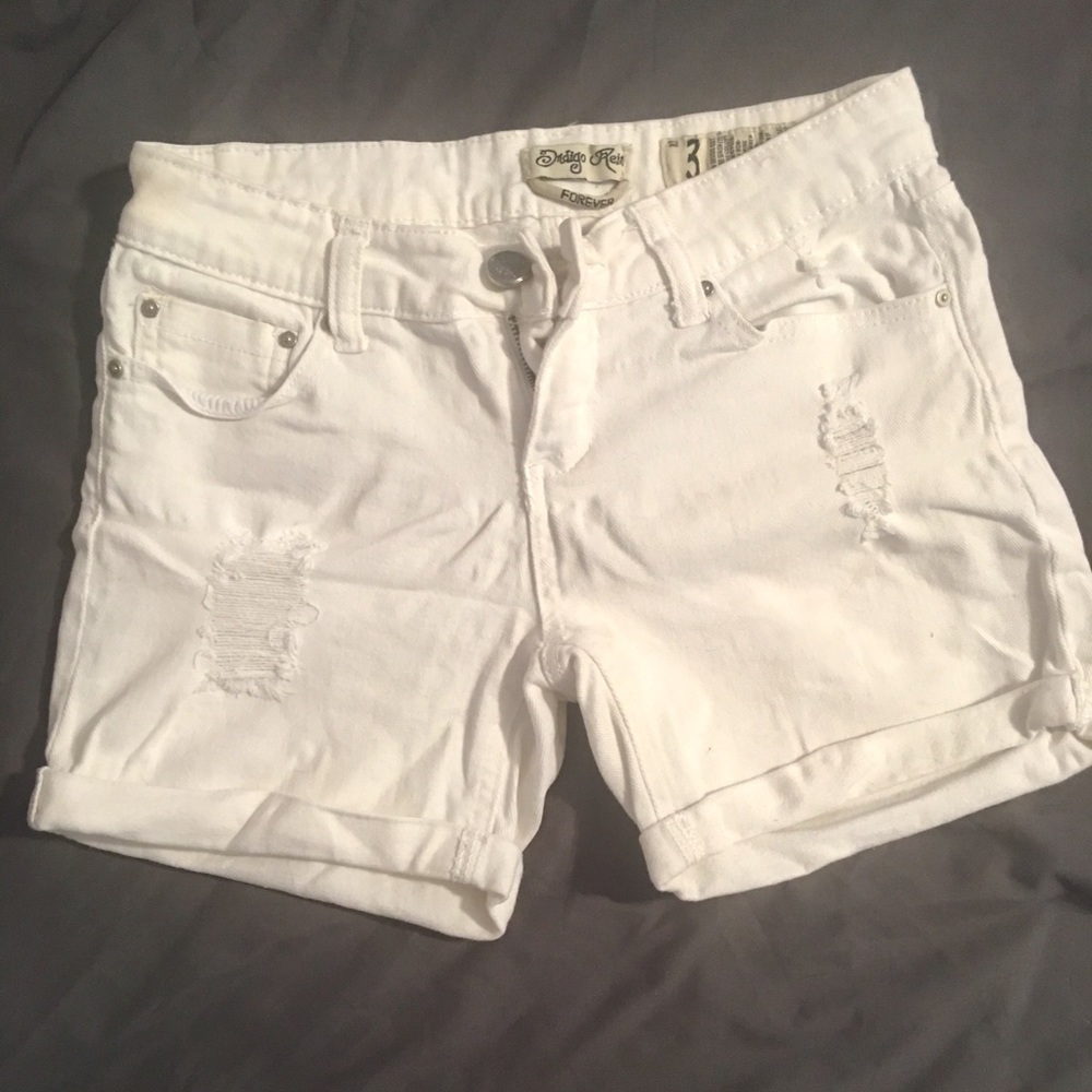 White distressed jean shorts ☀️